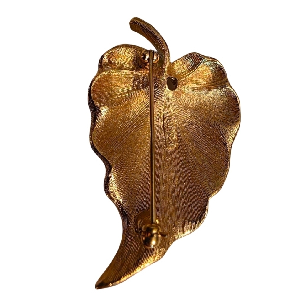 Monet Stamped Vintage Gold Leaf Brooch - Picture 5 of 8